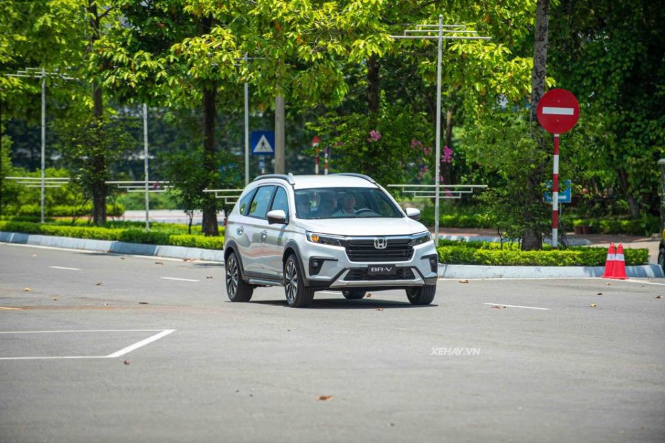 van-hanh-honda-br-v-2023-4